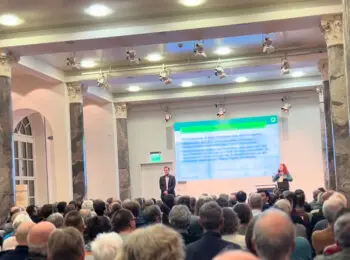 230 Gäste hörten im Marmorsaal Prof. Quaschning und Sascha Müller zu